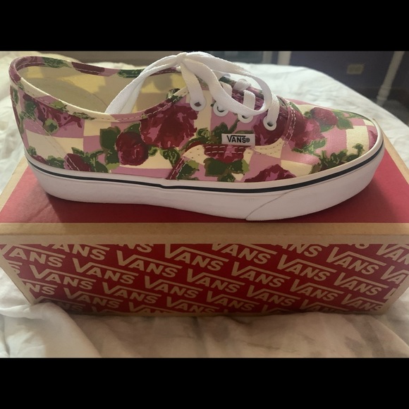 Vans in the style Romantic Floral. (Authentic). - Picture 2 of 3